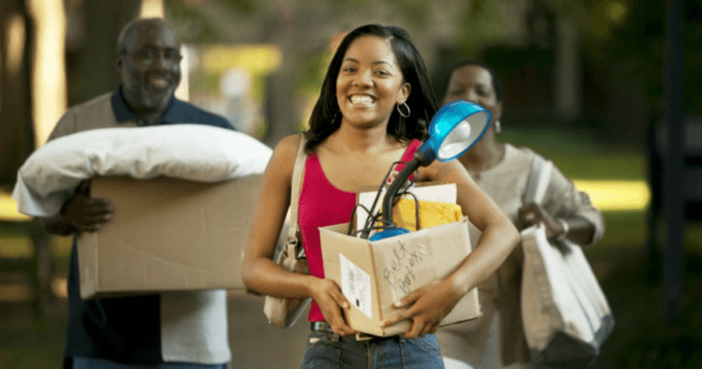 parents-helping-daughter-move-into-dorm_725x377-1360099118